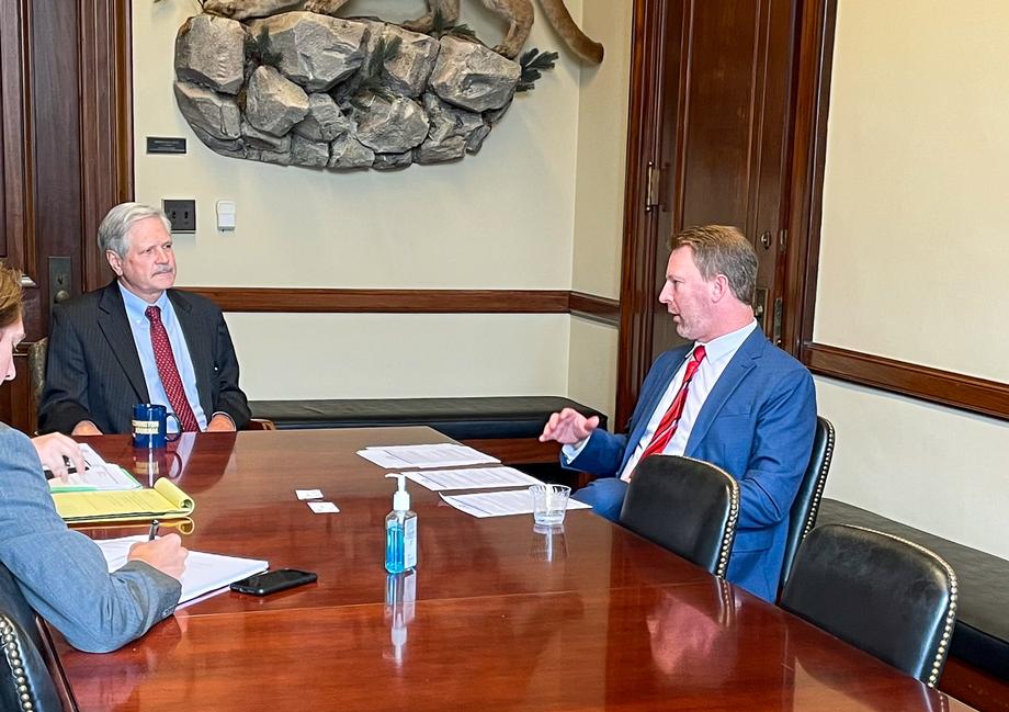 September 2021 – Senator Hoeven meets with Dr. Duncan Ackerman to hear how his practice responded to challenges brought on by the public health emergency.